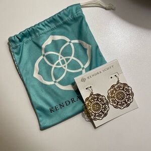 Kendra Scott Medallion Earrings in Gold, EUC